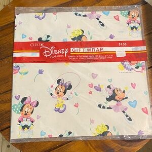 Disney Minnie Mouse Heart and Bow Gift Wrap